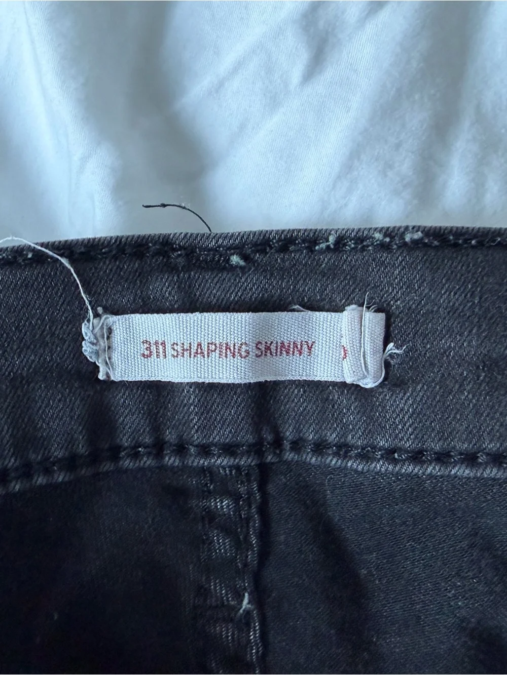 8 pairs of worn Levi black jeans - Size 26